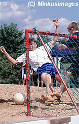 jungen_fussball.jpg (26620 Byte)
